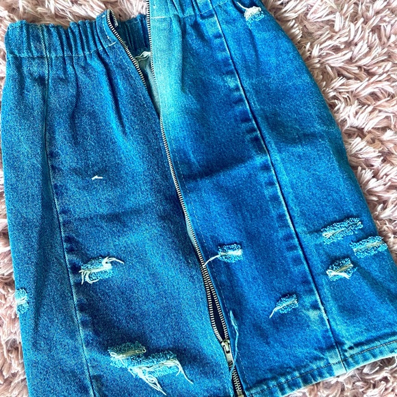 High waist Denim Skirt, Ripped, Size S, Front Zipper - Picture 3 of 3